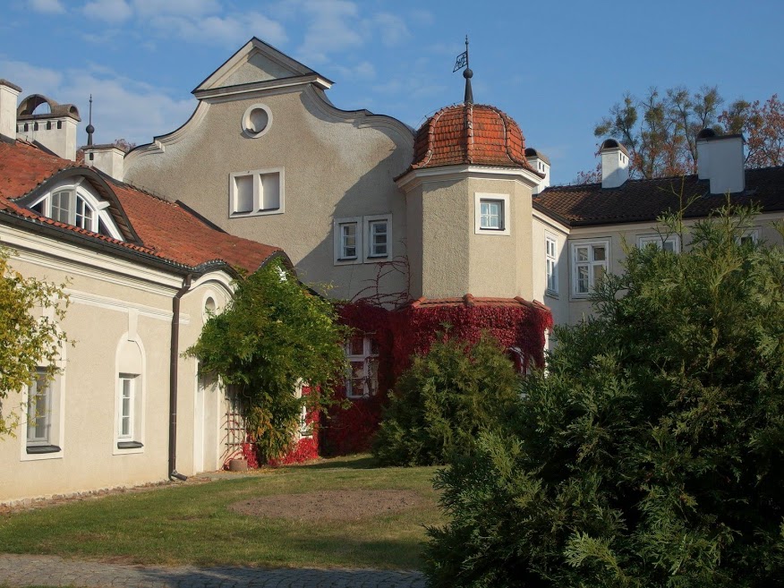 Pałac i park w Galinach jesienią